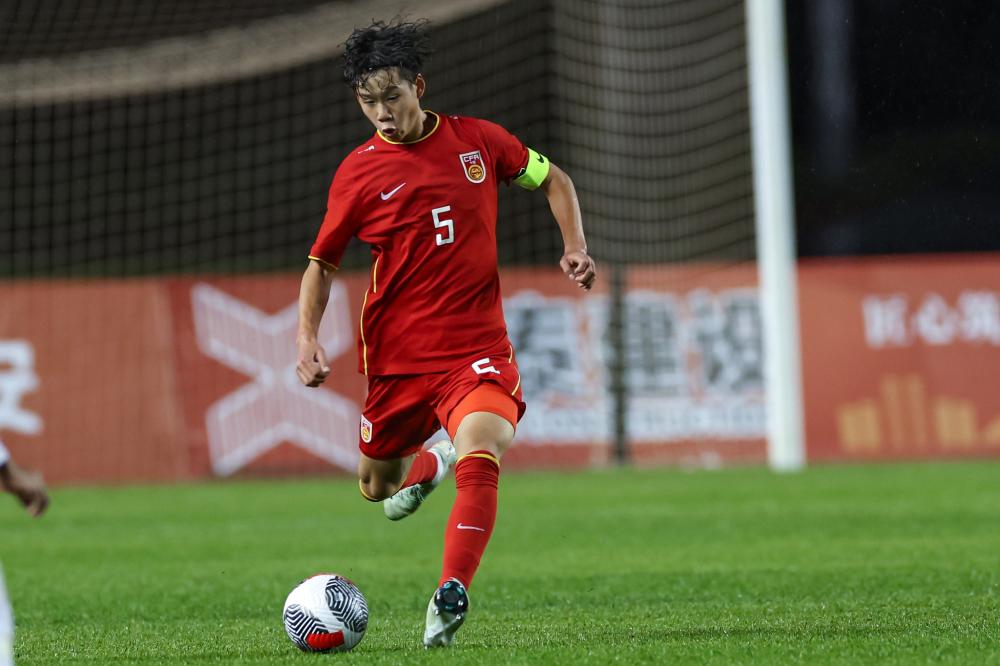 马丁内利：欧冠比赛空间更大，英超有些队喜欢摆大巴所以难踢